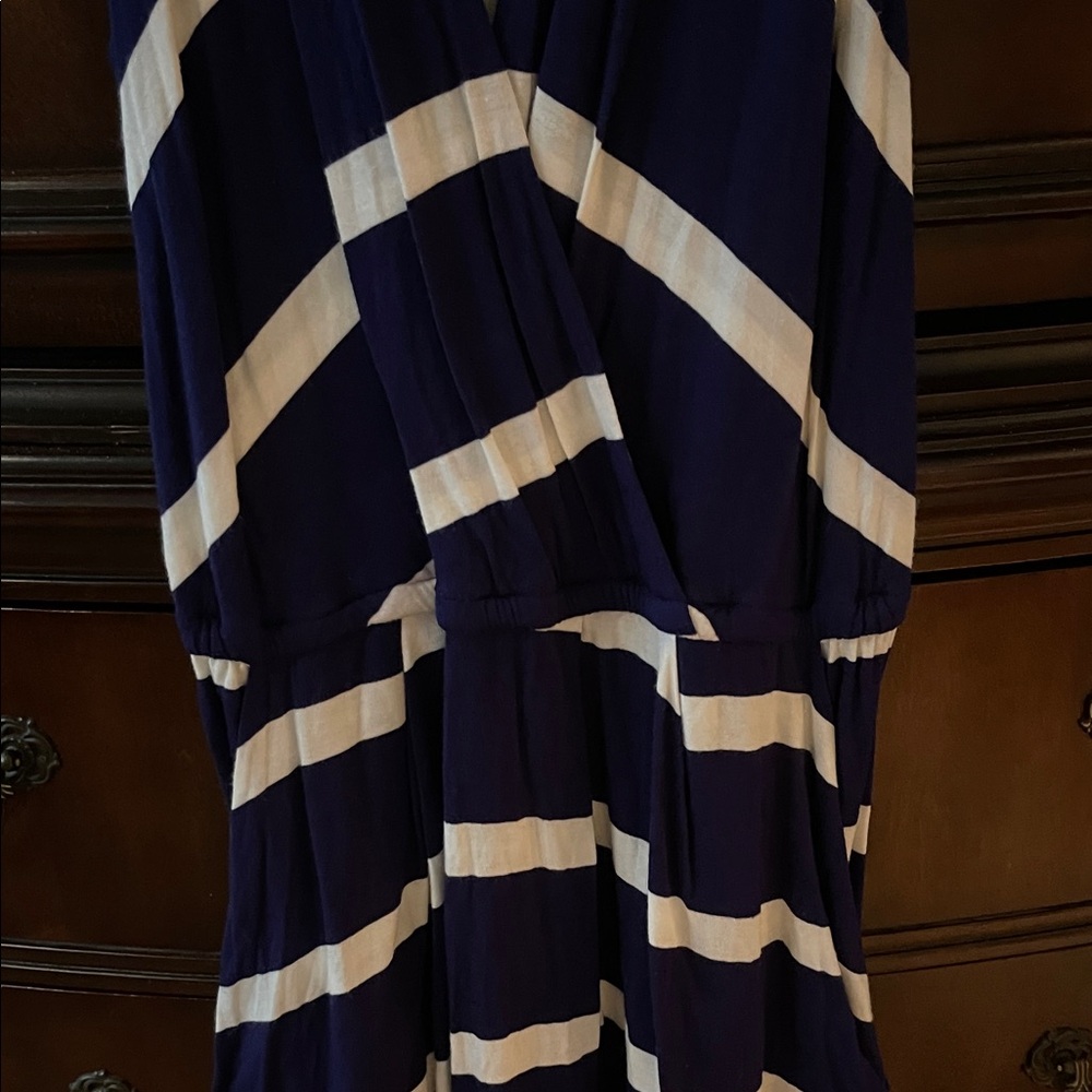 BCBGeneration Navy and White Dress - Picture 4 of 8